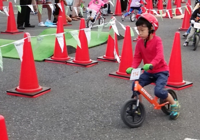 初めて見る、勝負に挑むわが子の顔。ストライダーカップのススメ