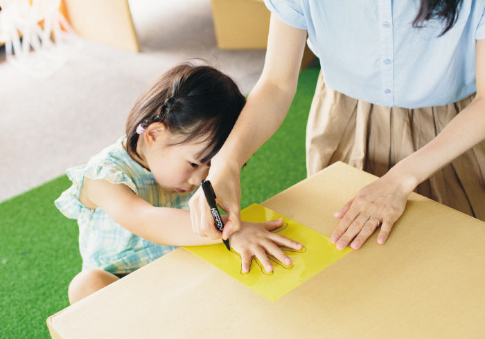 ママの手は私の手いくつの長さ? 作って学べるおうちワークショップ