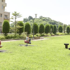 <span>UR賃貸住宅・神奈川</span> 家の前には緑あふれる広場。子育てしやすさで選ぶ街