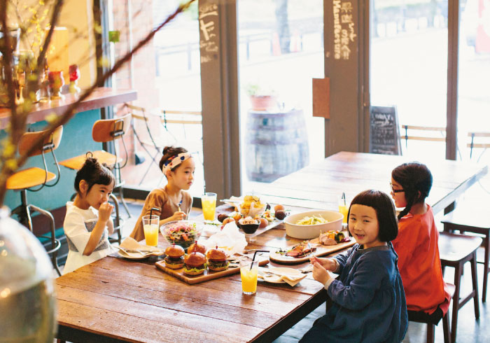 仲良しファミリーと 浅草でママ会するならこのお店 子連れでママ会特集 1 トピックス Hanako ママ Web