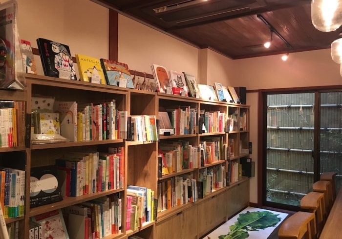 絵本専門士の社長が自らセレクト。大人も子どもも楽しめる絵本カフェ