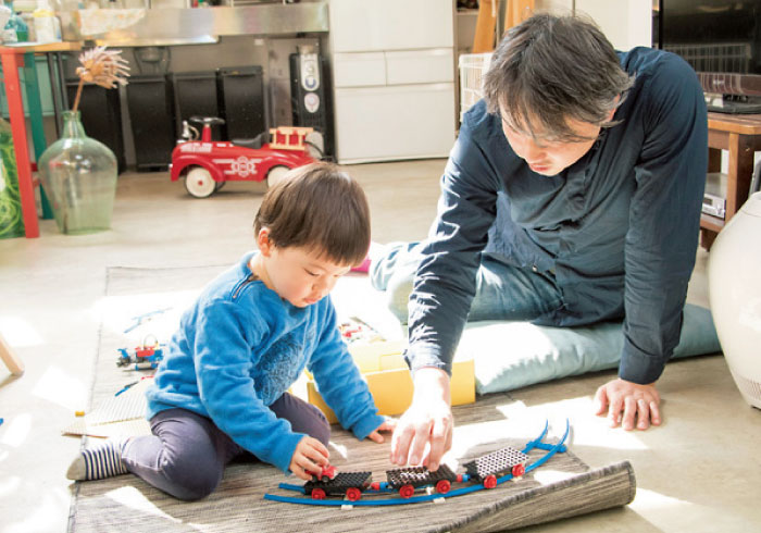 ワンコのお散歩や美術館も一緒に楽しむ。ハナコパパの1日に密着!
