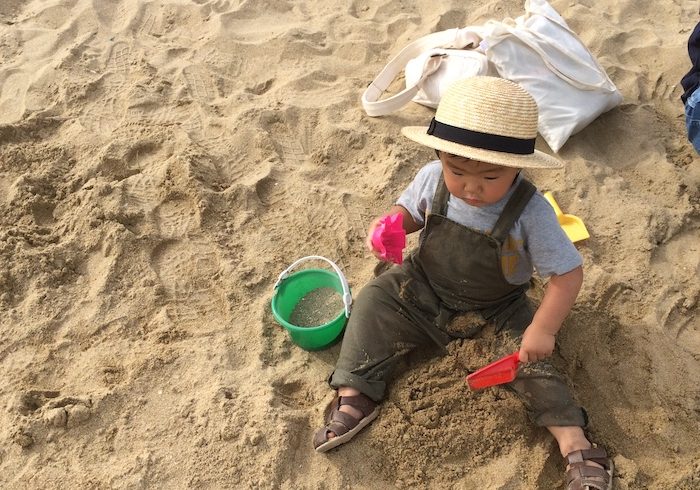 芝生で遊んだあとは砂浜へ 1日のんびりできる 芦屋市総合公園 関西子連れダイアリーvol 17 働くママの子育てブログ Hanako ママ Web