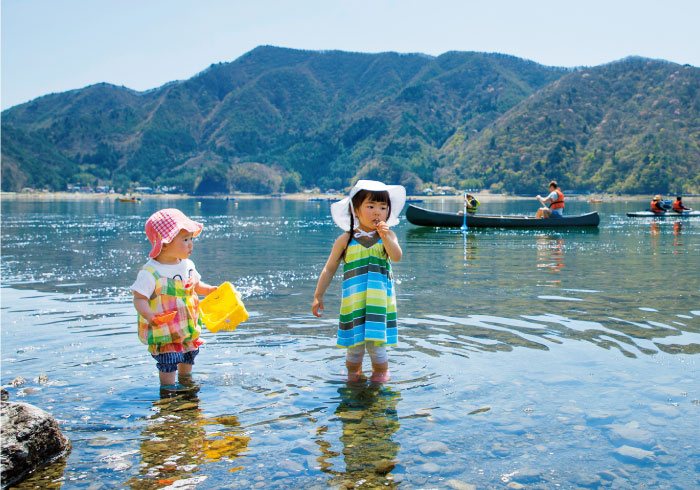 気軽にカヤック体験も。西湖、精進湖畔で親子キャンプ!【湖畔のキャンプ場】