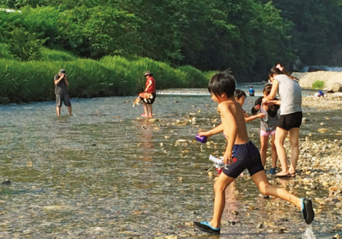 まるで天然水のプール！ 川遊びが楽しい親子キャンプ【埼玉・群馬／川辺のキャンプ場】