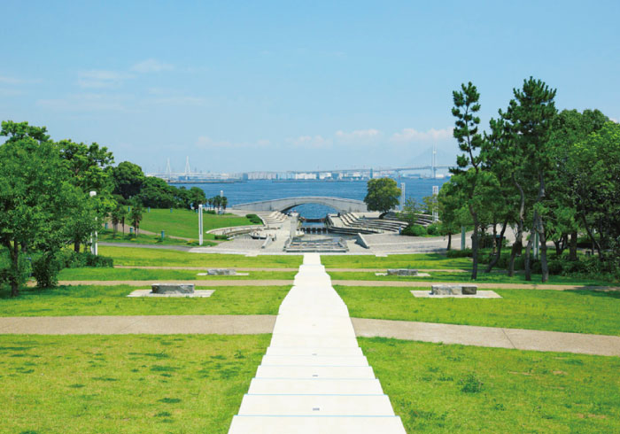 広ーい芝生に、海の見えるロケーション。駅近の公園・神奈川編【公園ピクニック特集】
