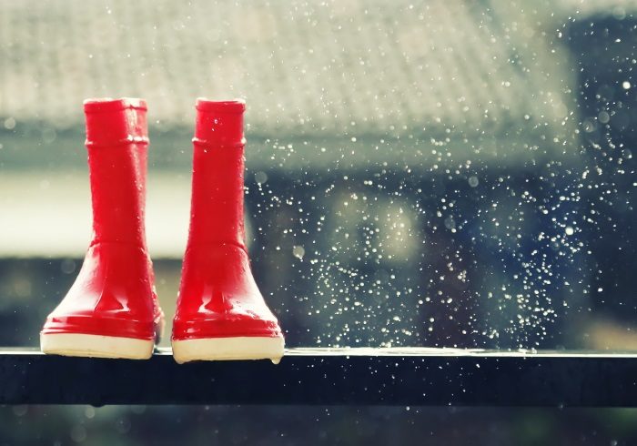 雨の日の外出、ベビーカー?抱っこひも?それとも……?【ママの本音のYES&NO】
