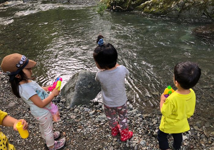 川遊びで お魚触るのイヤ 子どもの本音 実はこんなところに バタ子ママの コーチング子育て 働くママの子育てブログ Hanako ママ Web