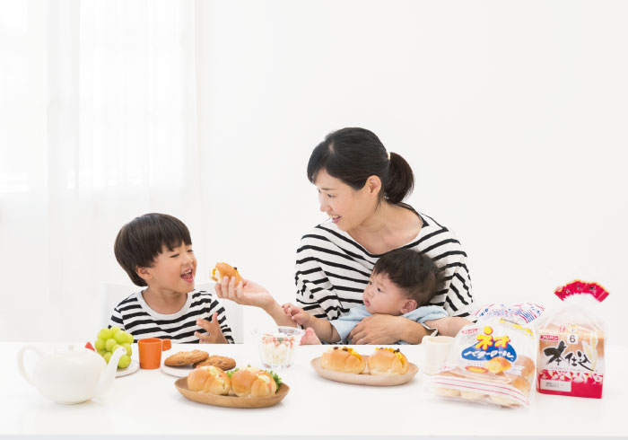 簡単!すぐにできる! ママと一緒に作るパンのおやつ