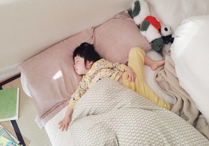 お寝坊な子どもが目覚める、我が家のテクニック!