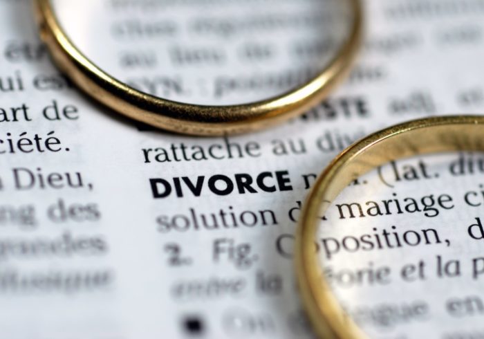 離婚を考えています。弁護士にお願いする場合の手順や金額が知りたいです【弁護士・宮地先生に聞きました】