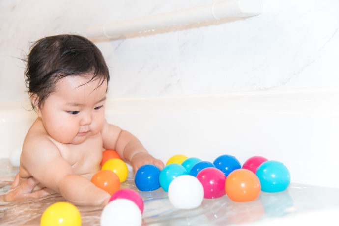 いつから お湯は何度 必要なものって 赤ちゃんのお風呂の注意点を解説 子育て Hanako ママ Web