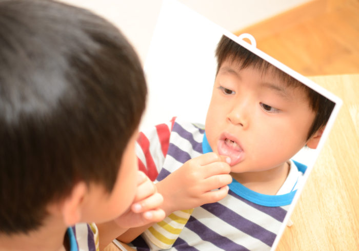 子供の歯ぎしりが心配！その原因と対策を解説