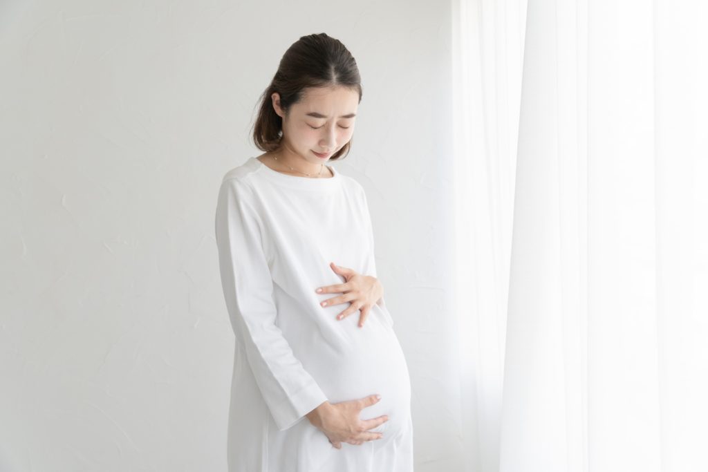 臨月にむくみやすいのはなぜ 痛いむくみ しびれの解消方法をご紹介 妊娠 出産 Hanako ママ Web