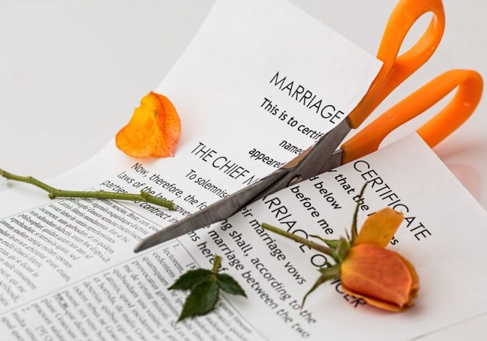弁護士に依頼して裁判に勝ちたい!タダでは離婚したくない妻の本音