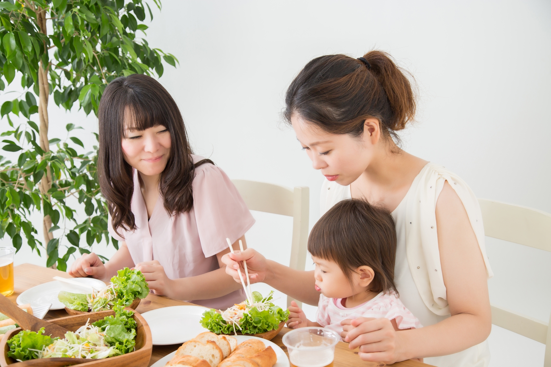 ママ友とのランチ会が決まった 予算や気をつけたいマナーをご紹介 ライフスタイル Hanako ママ Web