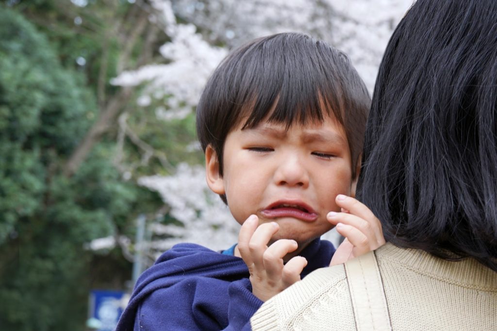 子どもの夜泣きはなぜ起こる 原因と年齢別の対処方法を解説 子育て Hanako ママ Web