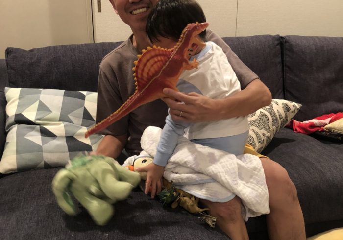 【チュートリアル福田の育児エッセイ・65】息子はうーたん、パパはワンワン役でいつもお人形遊びをしています。