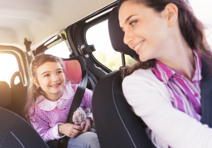 子供を車に乗せての運転で気を付けることは？子供を守る3つの注意点