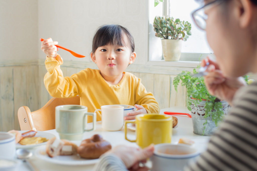 子供の 朝起きれない 問題 その理由と今日から試せる起こし方をご紹介 子育て Hanako ママ Web