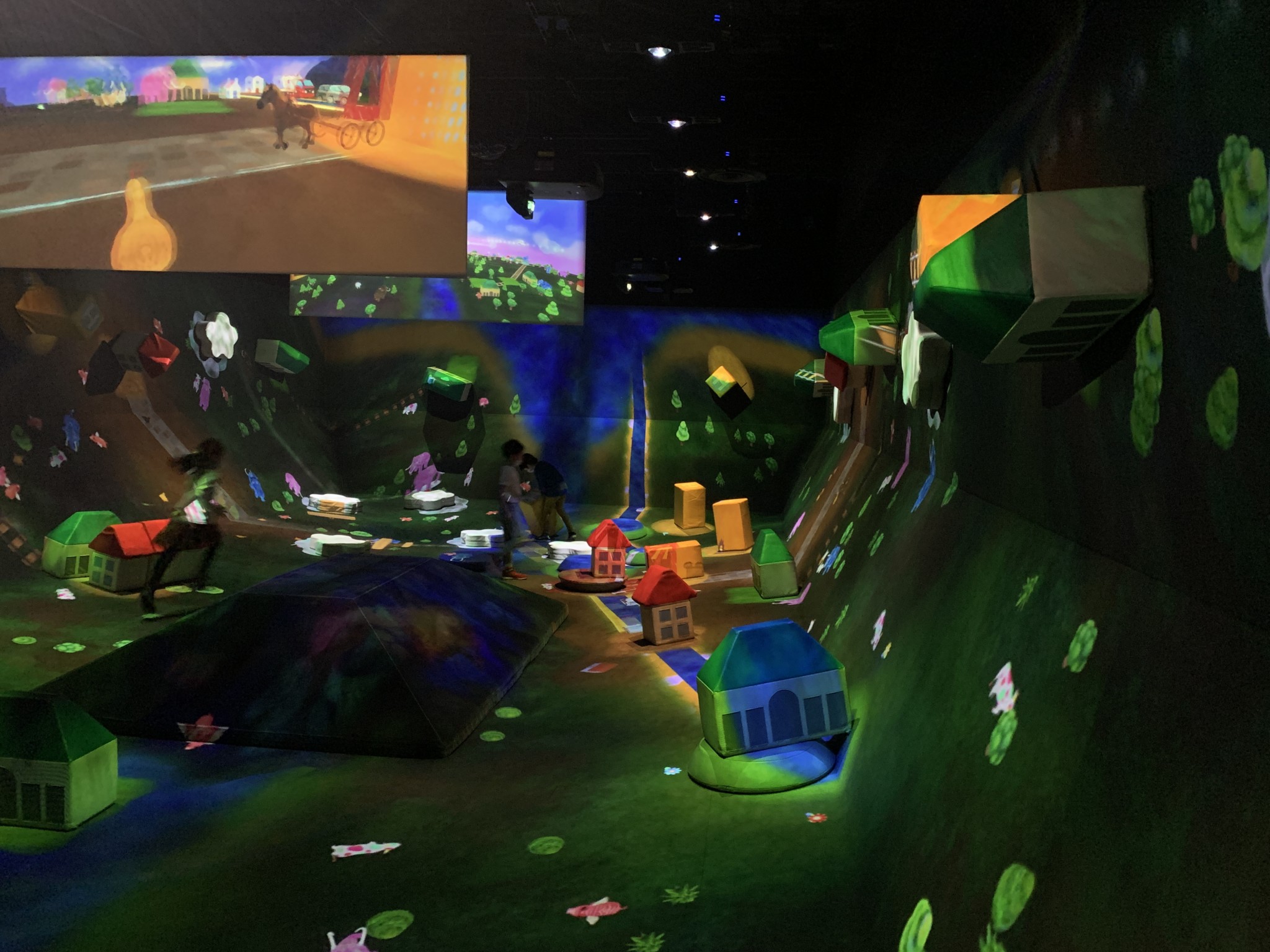 寒くても室内だから大丈夫 楽しみながら学べるチームラボボーダレスへ行ってきました お出かけ Hanako ママ Web