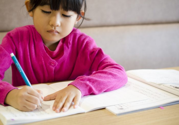 小学生はいつから塾に通うのがベスト?塾の種類や指導方法など徹底解説