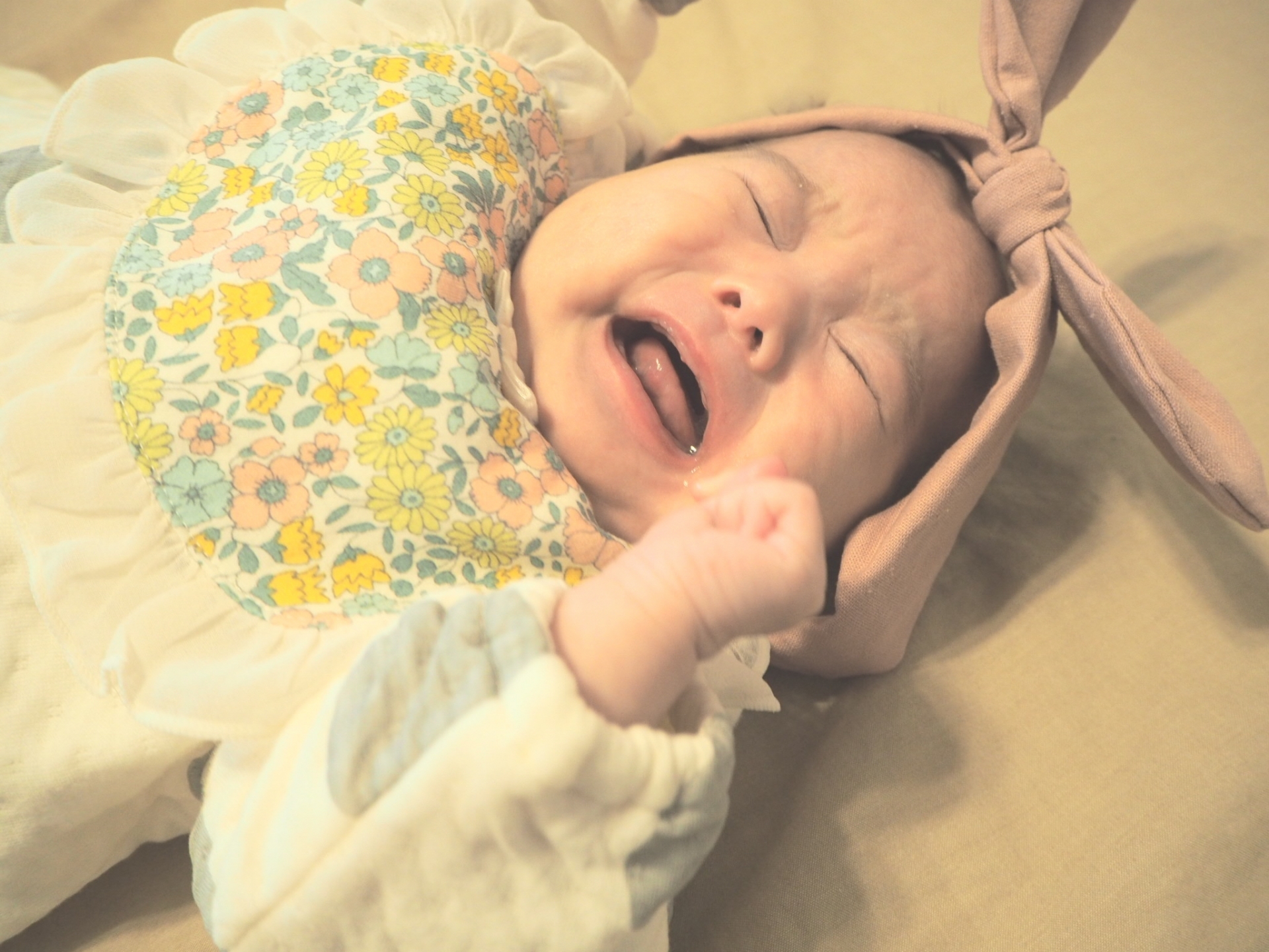 生後1ヶ月の赤ちゃんがぐずる理由とは 乗り切り方や泣き止ませ方も 子育て Hanako ママ Web