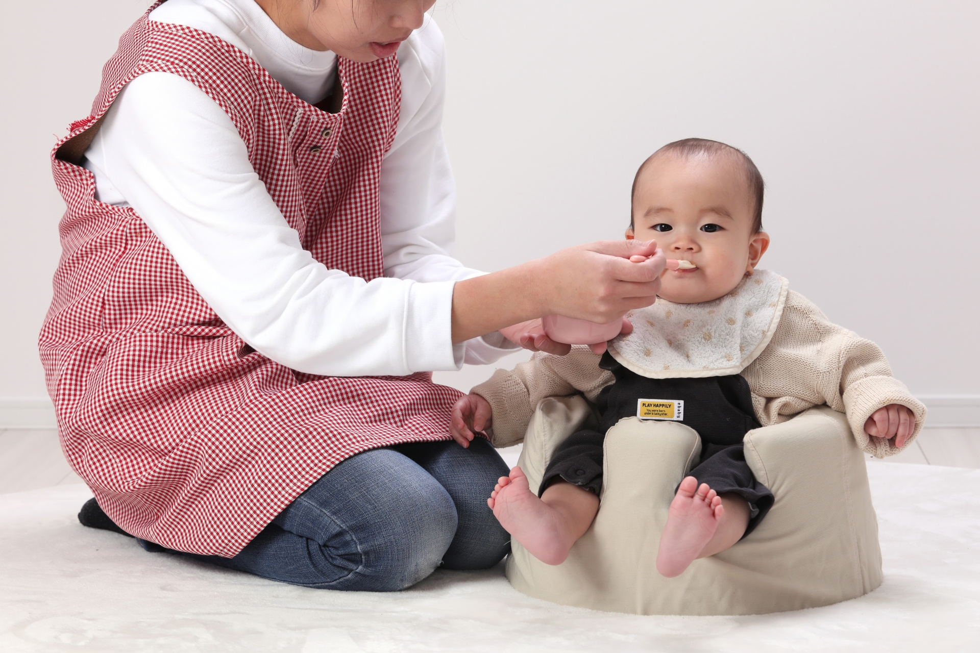 離乳食中や直後に赤ちゃんがぐずる理由とは 対処法も紹介 子育て Hanako ママ Web
