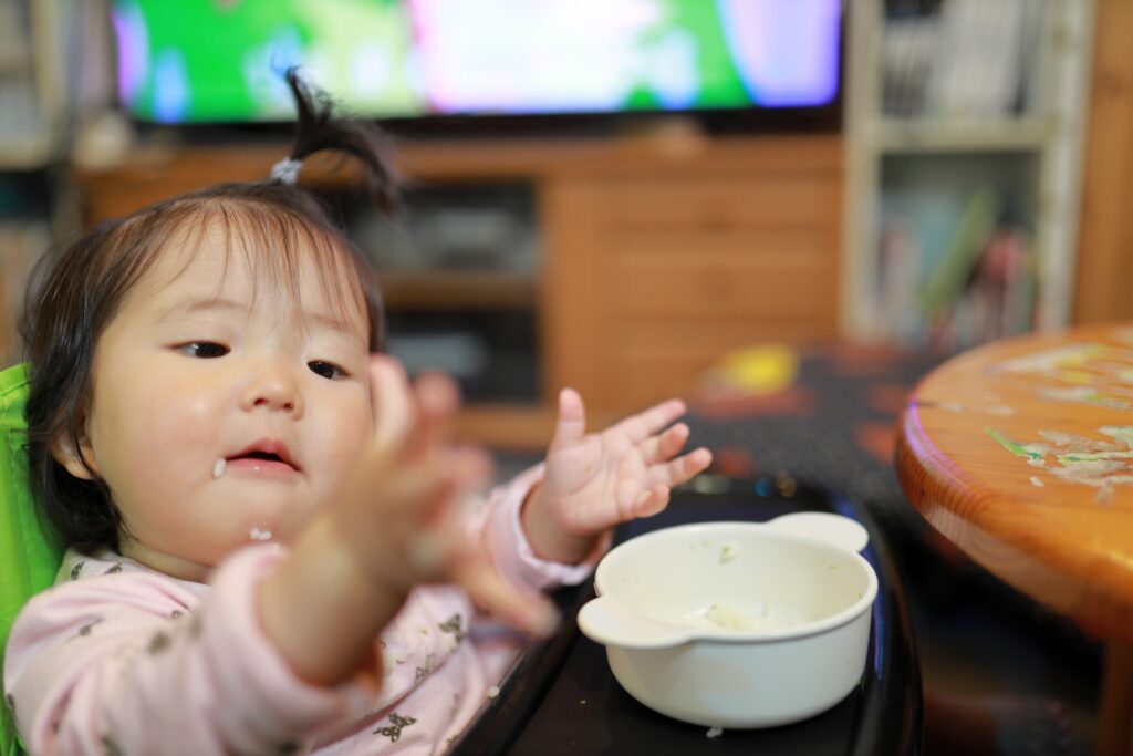 離乳食中や直後に赤ちゃんがぐずる理由とは 対処法も紹介 子育て Hanako ママ Web