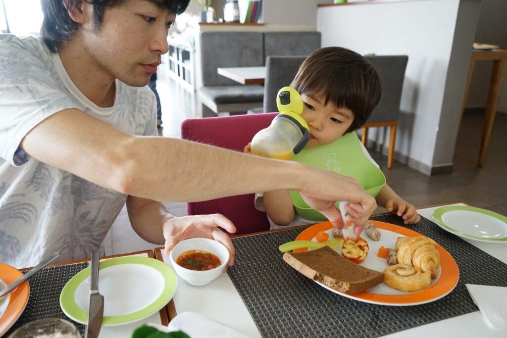 子供のしつけ 食事マナーはいつから どのように教えるべきか 教育 Hanako ママ Web