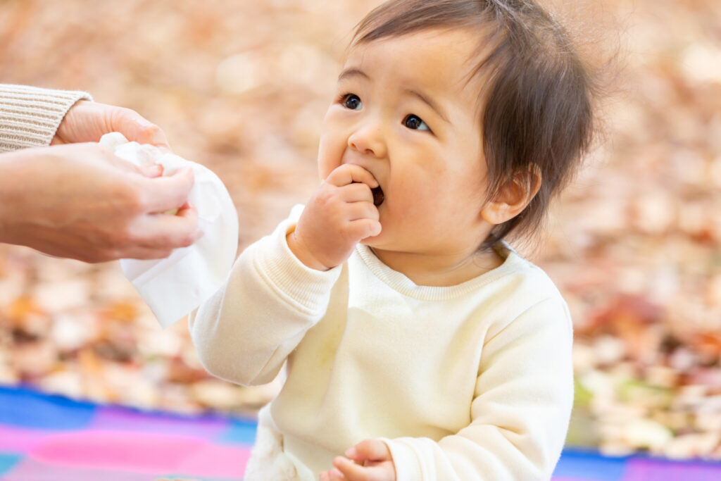 0歳の誤飲誤食 赤ちゃん発するサインや対応策について 子育て Hanako ママ Web