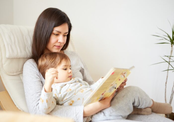 1歳の絵本の読み聞かせがうまくいかない よくある悩みと解決策4選 子育て Hanako ママ Web