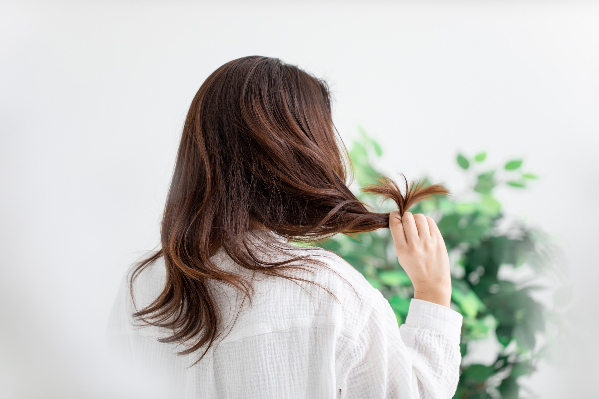 産後の抜け毛はいつから 起こる理由や効果的な対策をチェック 妊娠 出産 Hanako ママ Web