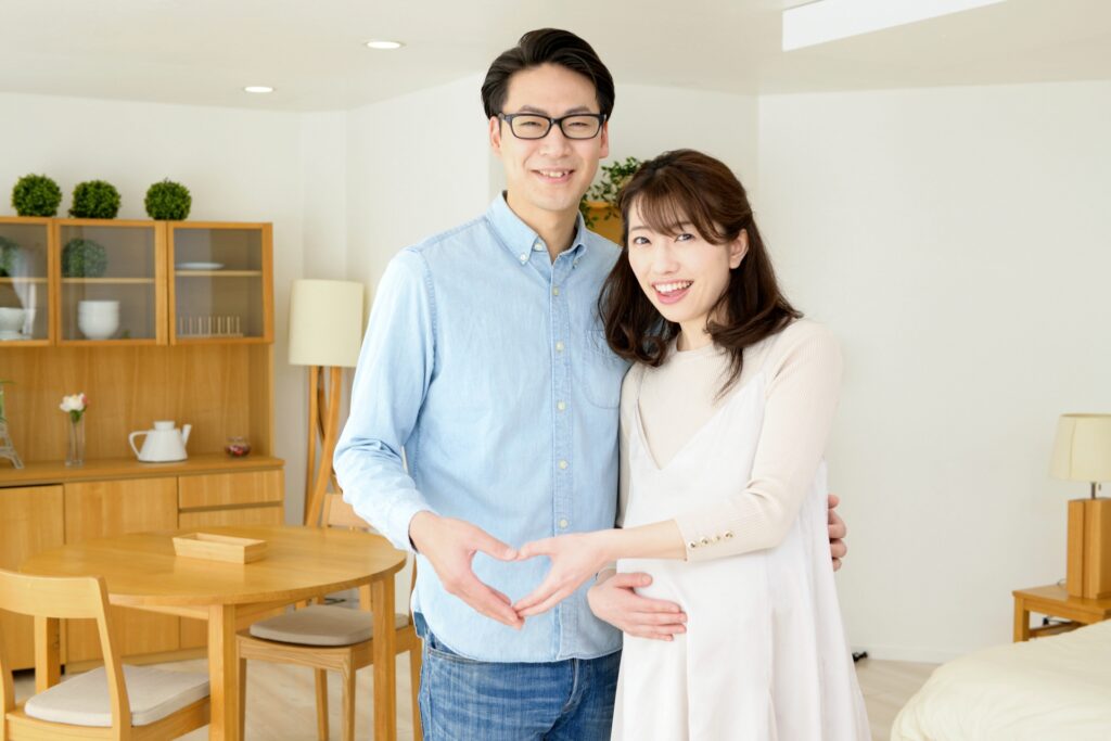 なぜ妊婦で腰痛が起こるの 考えられる原因や対処法を紹介 妊娠 出産 Hanako ママ Web