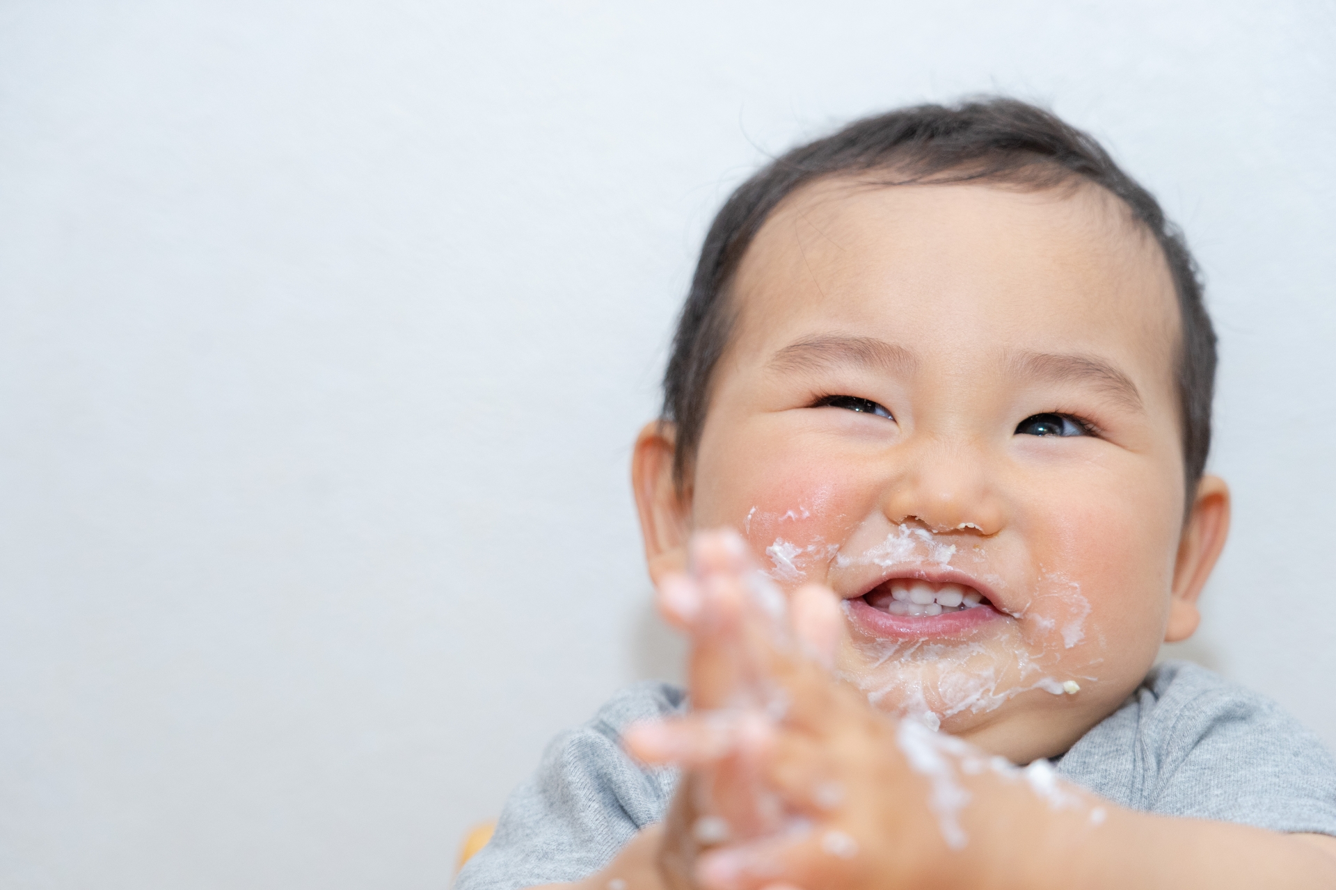 遊び食べはいつまで続く 食べ物で遊ぶ原因と上手な対処法を紹介 子育て Hanako ママ Web