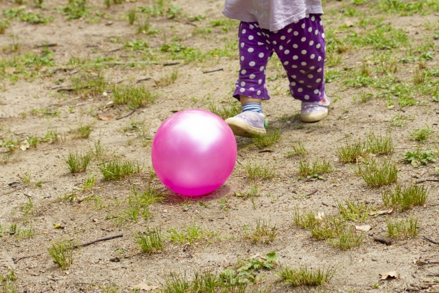 運動を子供とするならどんなおもちゃがいい 外遊びと室内別に紹介 子育て Hanako ママ Web