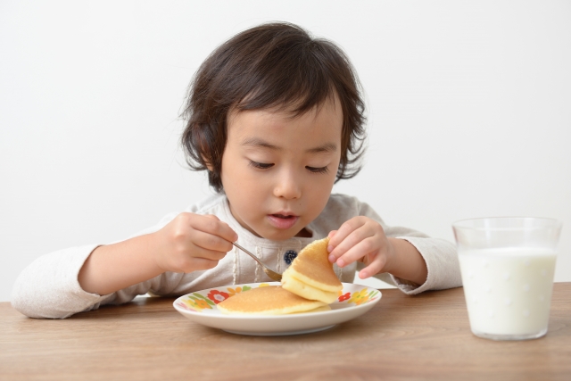 子供が牛乳を飲みすぎるとどうなるの 気になるポイントと注意点とは 子育て Hanako ママ Web