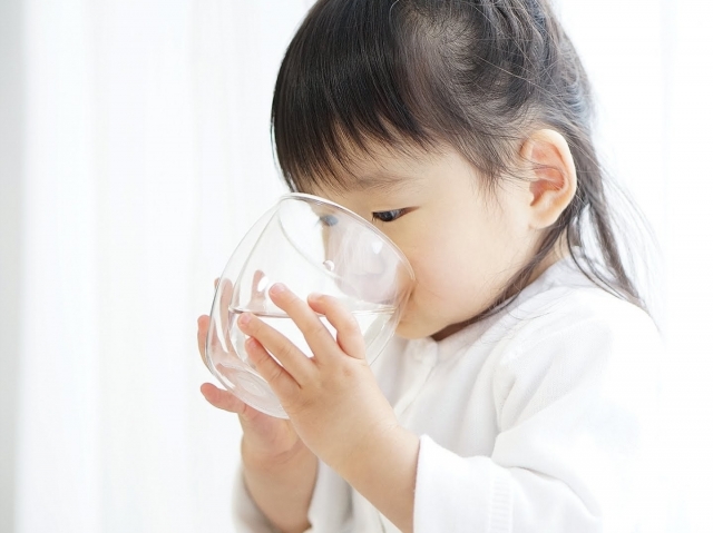 子供にジュースばかり飲ませていると太る 太る原因とやめる方法とは 子育て Hanako ママ Web