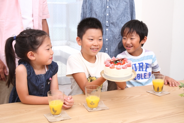 子供にジュースばかり飲ませていると太る 太る原因とやめる方法とは 子育て Hanako ママ Web