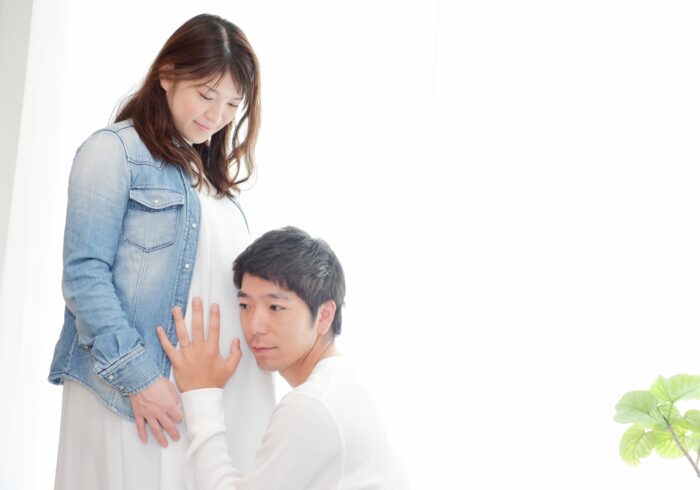 胎動が激しすぎて痛い 陣痛と胎動の痛みの違いを判断する方法は 妊娠 出産 Hanako ママ Web