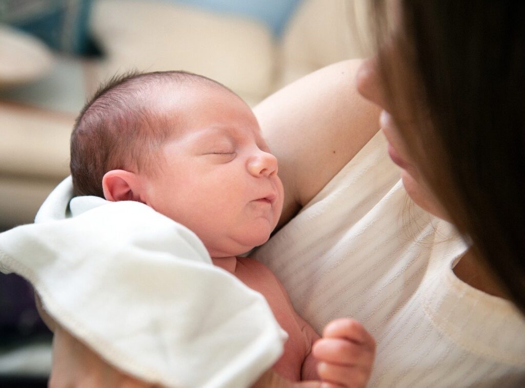 新生児にする添い乳って メリット コツ リスクを解説 子育て Hanako ママ Web