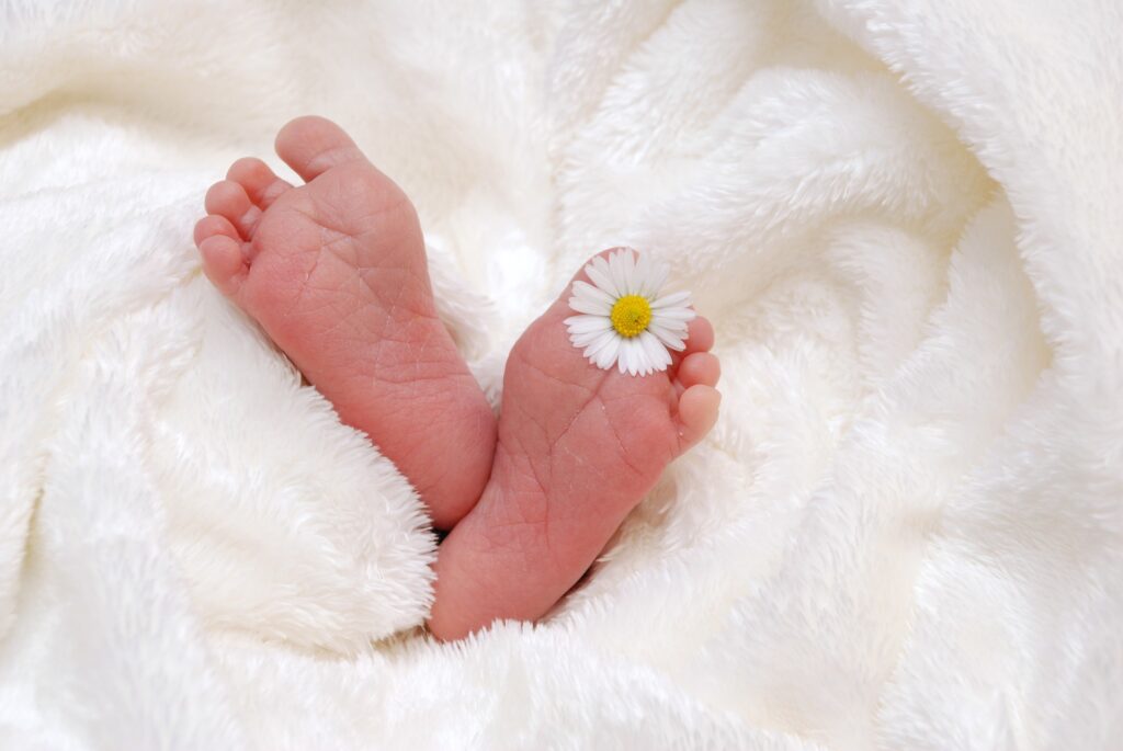 新生児の向き癖は改善できる 赤ちゃんに与える影響や改善方法3選 子育て Hanako ママ Web