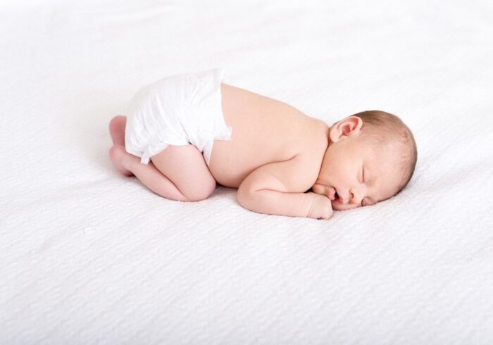 新生児の向き癖は改善できる！赤ちゃんに与える影響や改善方法3選