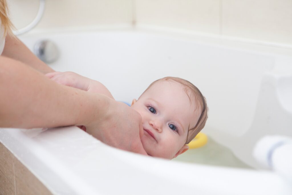 乳幼児とのお風呂はいつから 湯船に浸かる時期と注意点をご紹介 子育て Hanako ママ Web