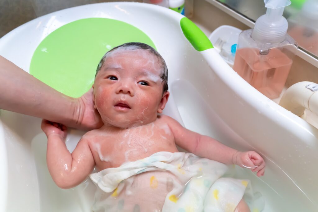 乳幼児とのお風呂はいつから 湯船に浸かる時期と注意点をご紹介 子育て Hanako ママ Web