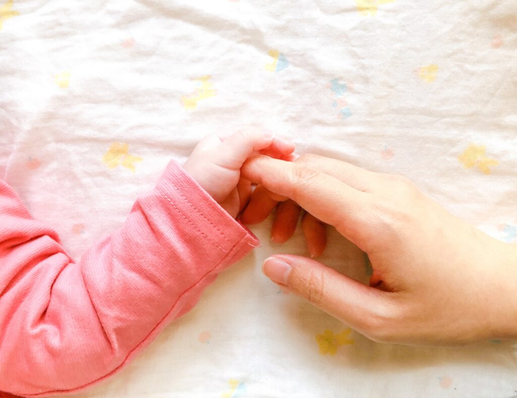 赤ちゃんの爪の長さはどれくらい 爪切りを始める時期や頻度を紹介 子育て Hanako ママ Web