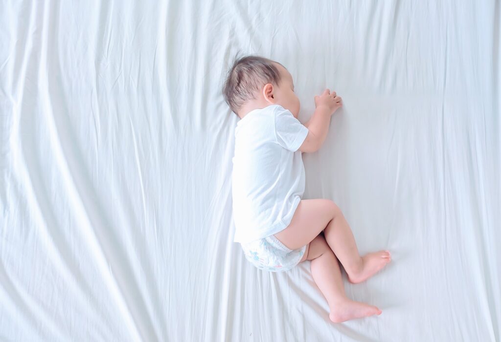 赤ちゃんの寝返りは3ヶ月でも可能 気をつけるポイントとは 子育て Hanako ママ Web