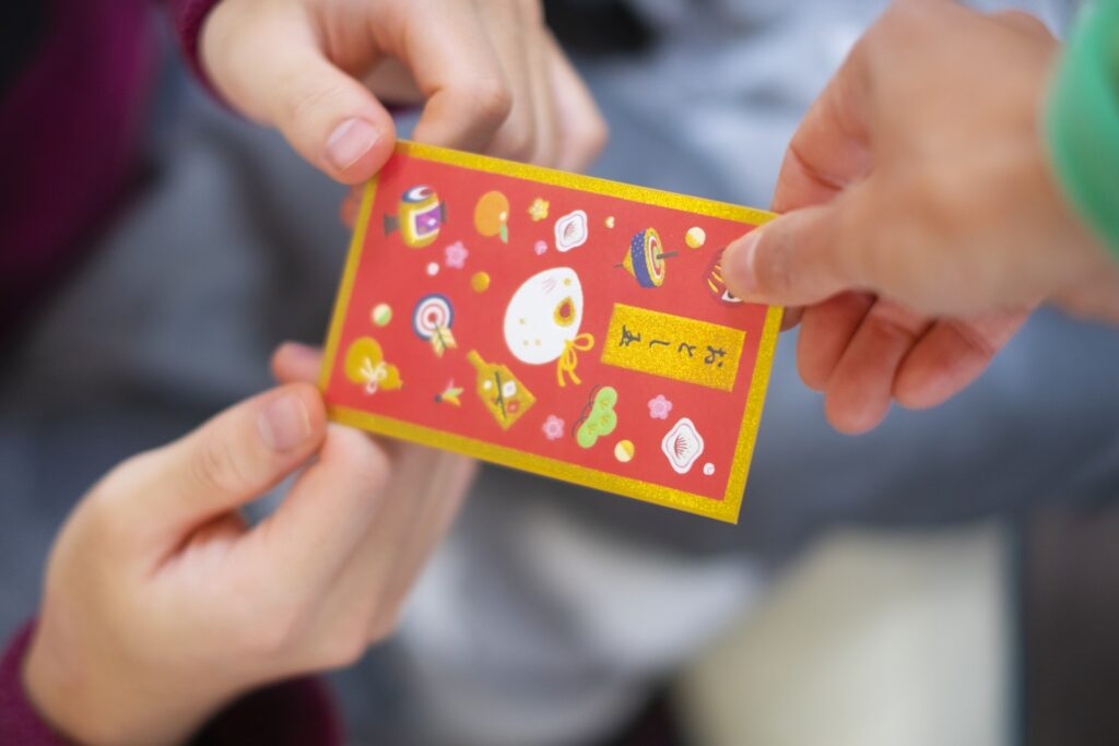 子どもにあげるお年玉の相場を年齢別にチェック 渡すときの注意点も ライフスタイル Hanako ママ Web