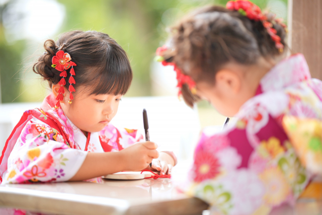 正月に子供に着物を着せたい 女の子に適した着物の種類や防寒対策 ライフスタイル Hanako ママ Web