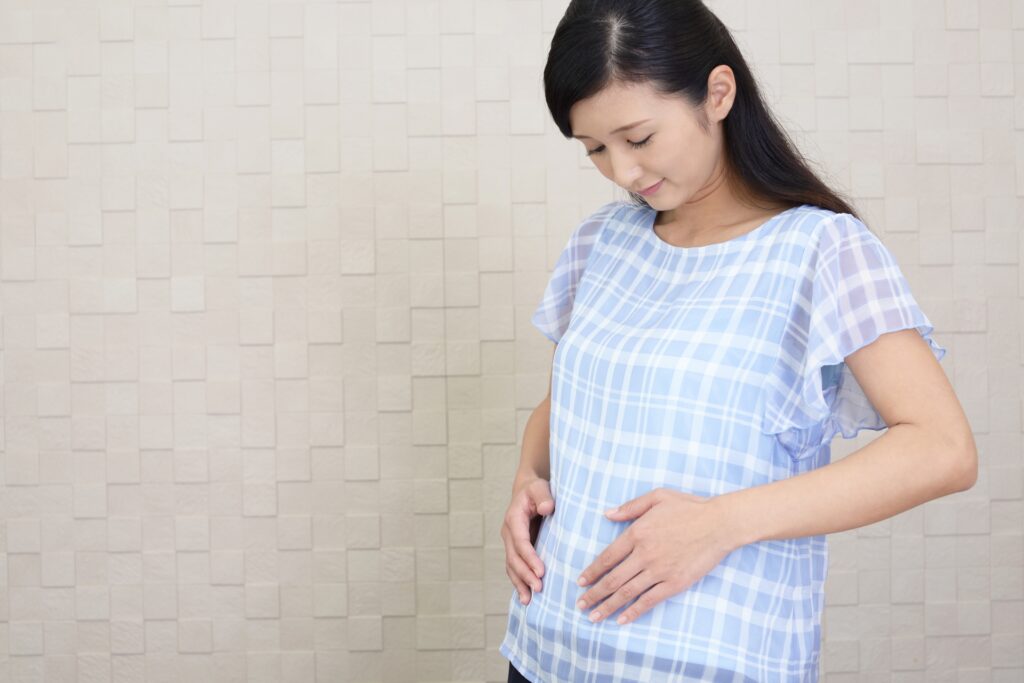 妊娠初期だけどお腹の出方が気になる お腹が出る理由と体の変化について 妊娠 出産 Hanako ママ Web